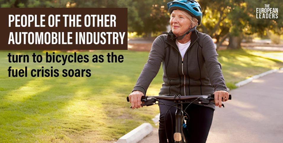 People-of-the-other-automobile-industry-turn-to-bicycles-as-the-fuel-crisis-soars